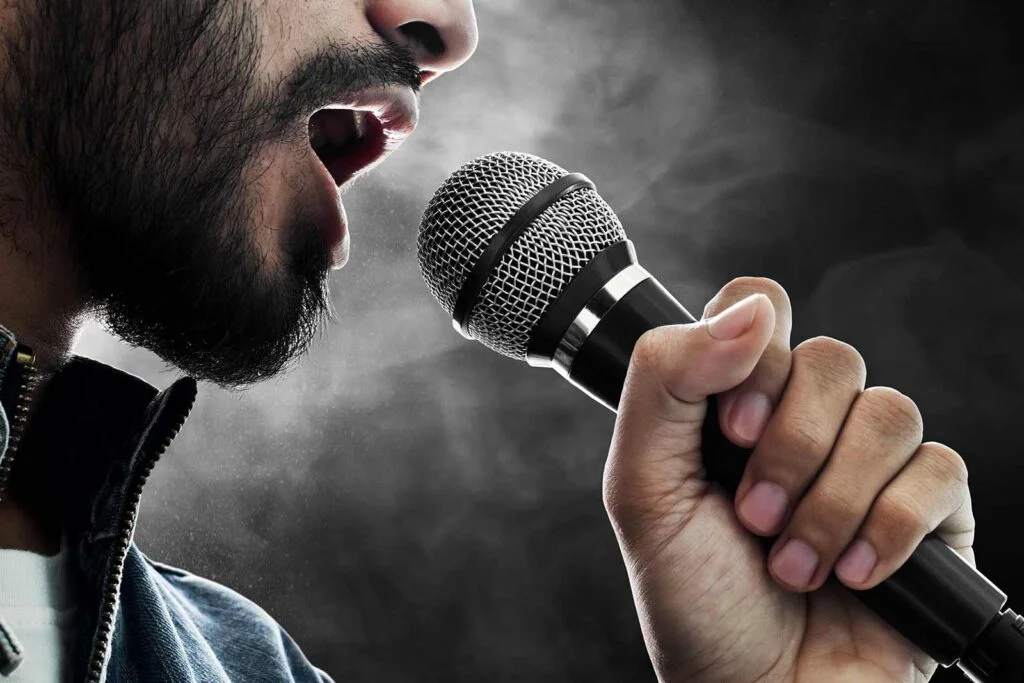چگونه صدای خود را بم تر کنیم